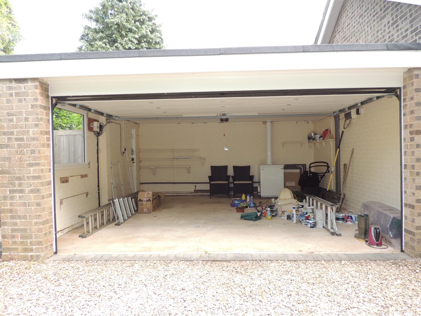 DOUBLE GARAGE
